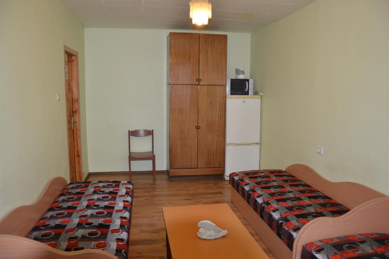 Chernobyl Type Rooms In A Block Flat House Šiauliai Buitenkant foto