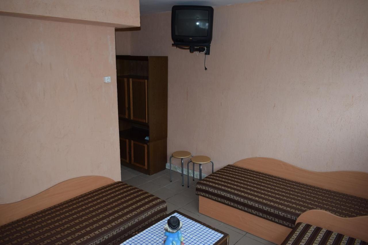 Chernobyl Type Rooms In A Block Flat House Šiauliai Buitenkant foto